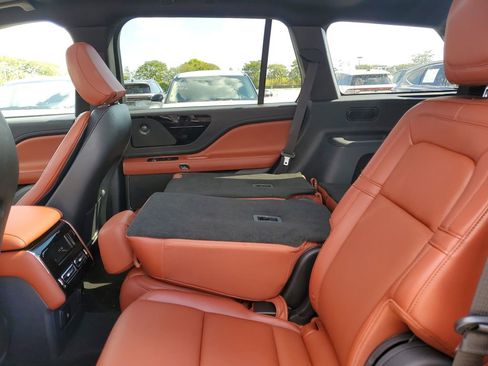 New 2025 Lincoln Aviator Reserve image 11