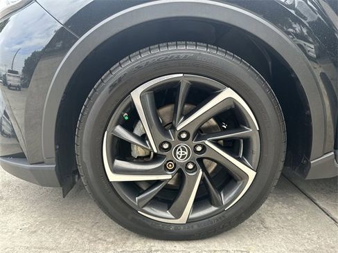 Used 2021 Toyota C-HR Limited image 19