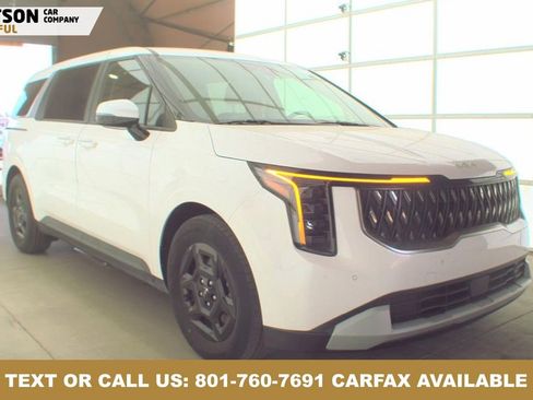 Used 2025 Kia Carnival FWD image 8