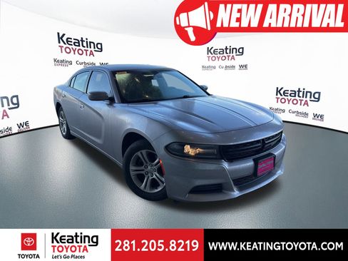 Used 2018 Dodge Charger SXT image 1
