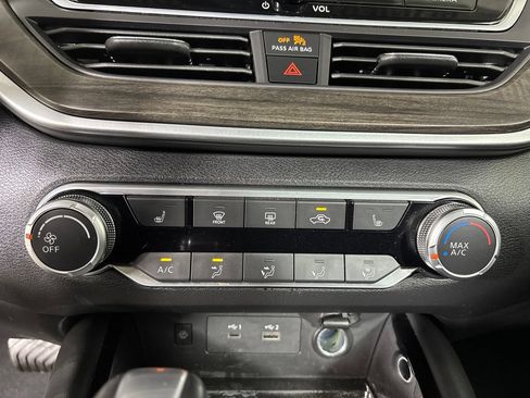 Used 2023 Nissan Altima 2.5 SV w/ SV Premium Package AWD/4WD image 32