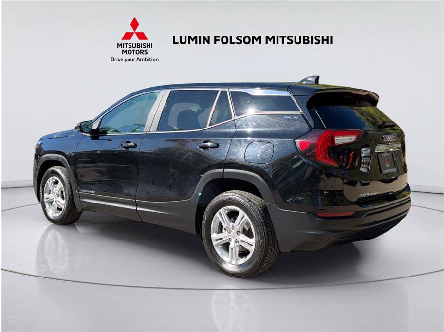 Used 2024 GMC Terrain SLE AWD/4WD image 3