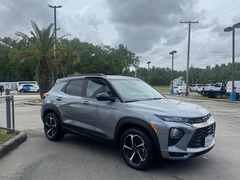 Used 2023 Chevrolet TrailBlazer RS w/ Sun and Liftgate Package image 4