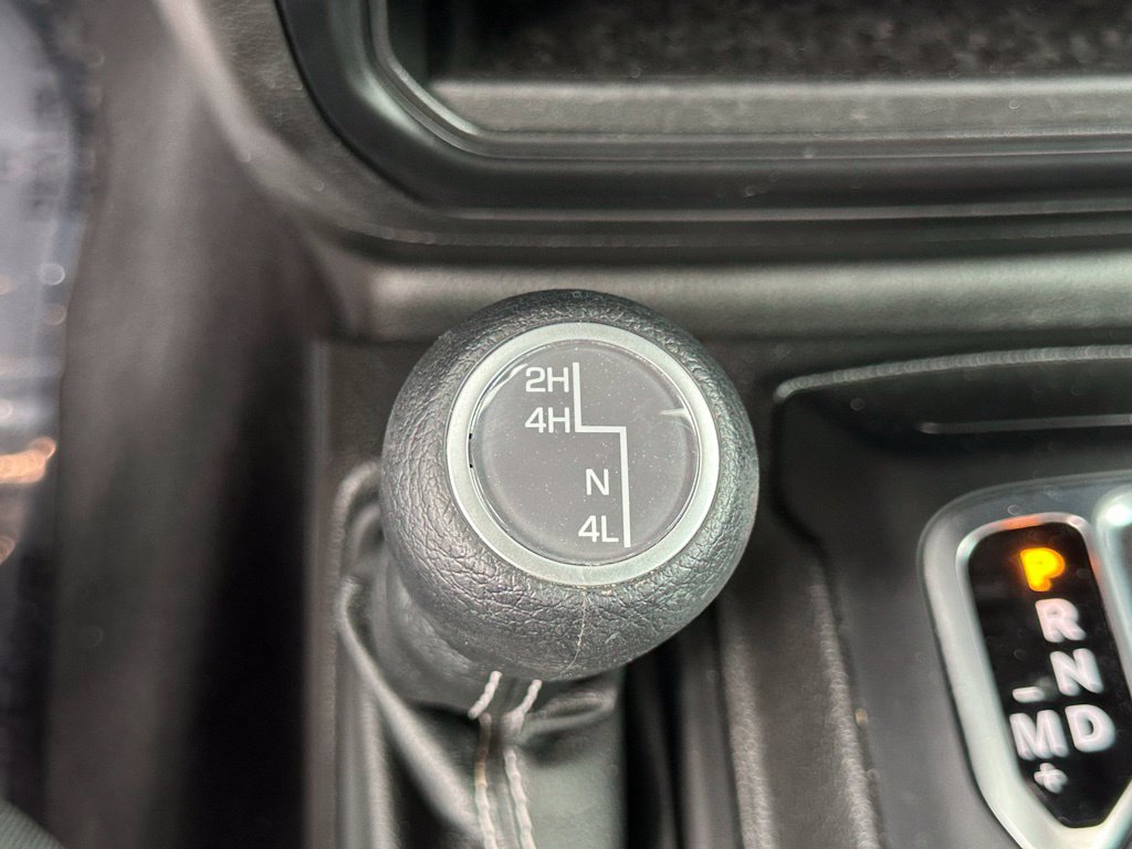 Used 2023 Jeep Gladiator Overland AWD/4WD image 7