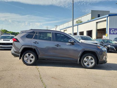 Used 2022 Toyota RAV4 XLE w/ Convenience Package FWD image 6