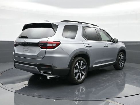 Used 2025 Honda Pilot Touring image 5