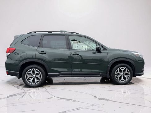 Used 2022 Subaru Forester Premium image 2