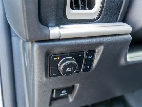 Used 2025 Ford Expedition Active AWD/4WD image 23
