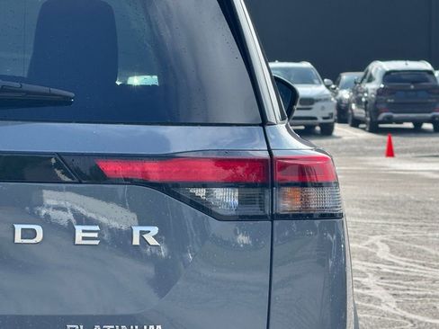 Used 2024 Nissan Pathfinder Platinum image 5