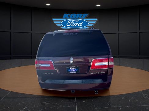 Used 2010 Lincoln Navigator 4WD image 4