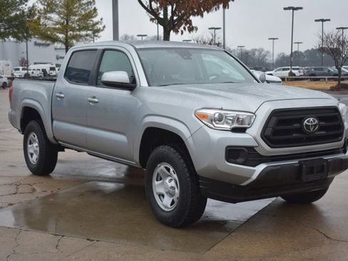 Used 2023 Toyota Tacoma SR image 3