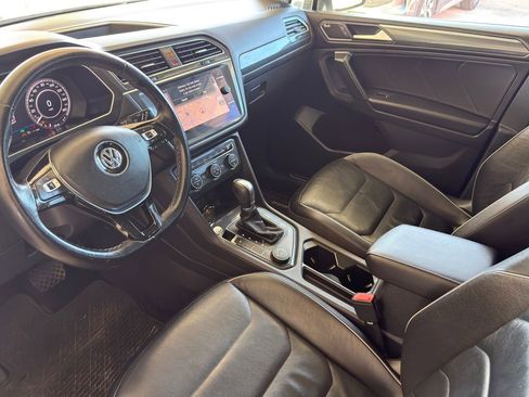 Used 2019 Volkswagen Tiguan SEL Premium image 11