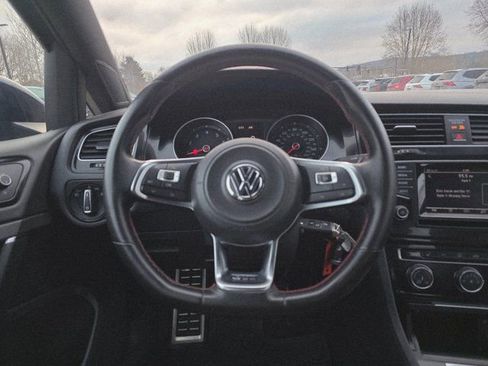 Used 2015 Volkswagen GTI SE image 22