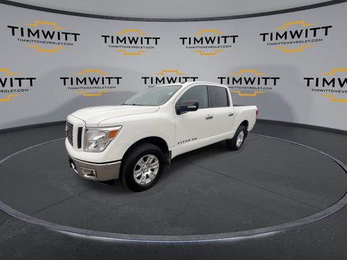Used 2019 Nissan Titan SV image 5
