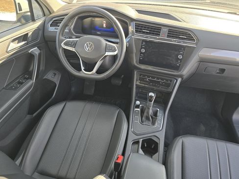 Used 2024 Volkswagen Tiguan SE image 30