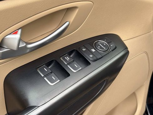 Used 2019 Kia Sedona EX FWD image 19