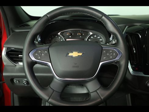 Used 2023 Chevrolet Traverse LT image 25