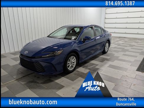 Used 2025 Toyota Camry LE image 1