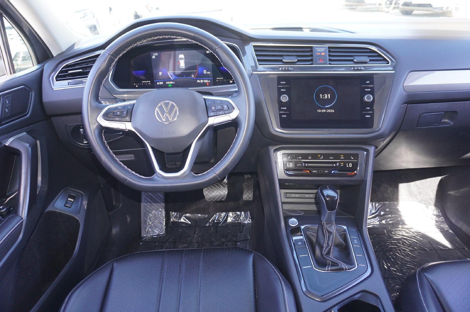 Used 2022 Volkswagen Tiguan SE FWD image 12