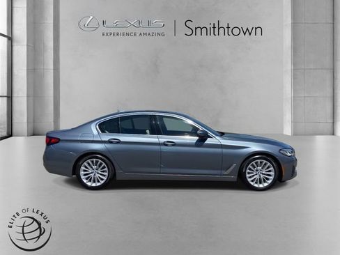 Used 2021 BMW 530i xDrive w/ Premium Package AWD/4WD image 4