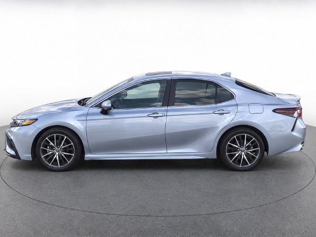Used 2024 Toyota Camry SE w/ Cold Weather Package FWD image 6