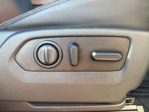 Used 2019 Chevrolet Silverado 1500 High Country w/ High Country Premium Package image 31