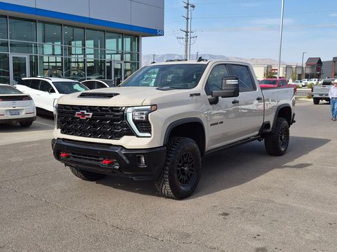 Used 2026 Chevrolet Silverado 2500 ZR2 w/ LPO, Dark Essentials Package AWD/4WD image 8