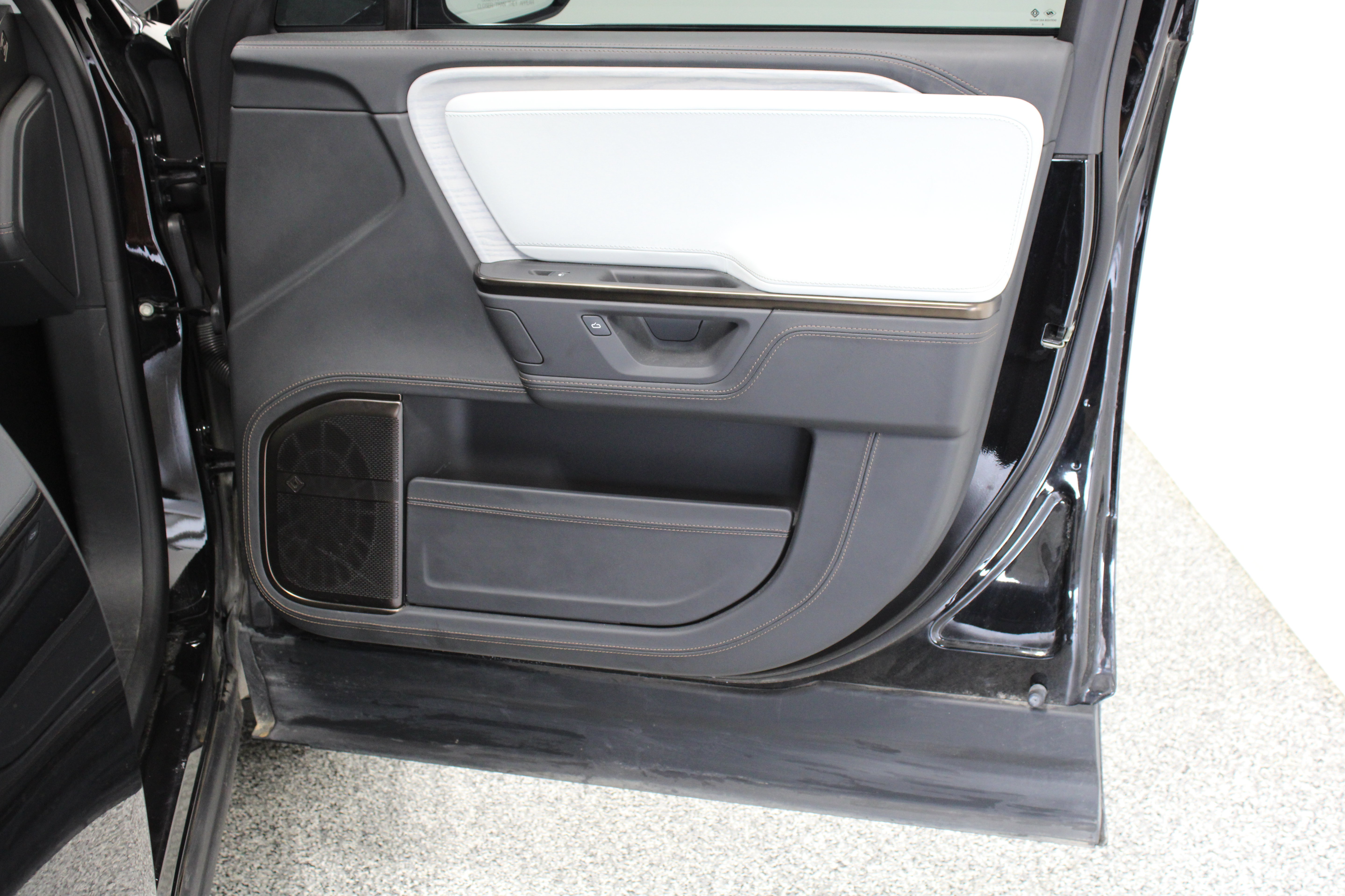 Used 2025 Rivian R1T Premium Tri AWD/4WD image 36