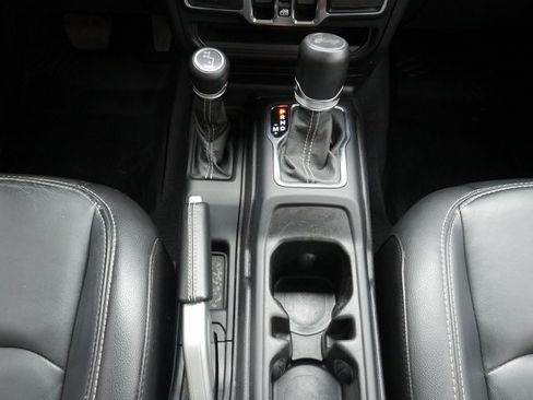 Used 2021 Jeep Wrangler Unlimited Sahara image 24