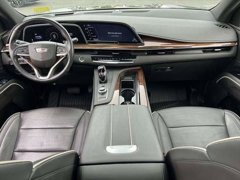 Used 2021 Cadillac Escalade Premium Luxury AWD/4WD image 16