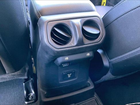 Used 2022 Jeep Wrangler Unlimited Sahara 4xe image 10