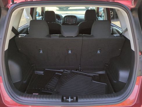 Used 2022 Kia Soul LX FWD image 13