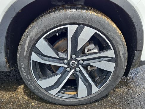 Certified 2024 Volvo XC40 B5 Ultimate w/ Climate Package AWD/4WD image 8