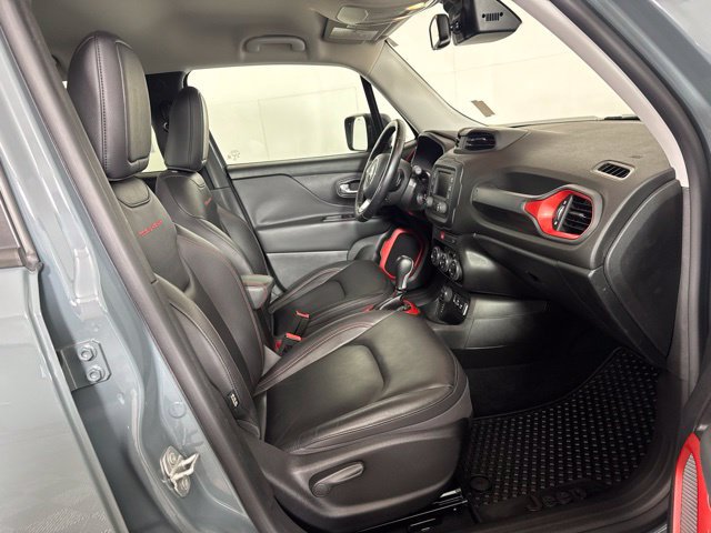 Used 2016 Jeep Renegade Trailhawk w/ Premium Trailhawk Package AWD/4WD image 4