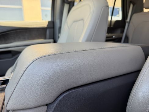 Used 2021 Ford Expedition Limited AWD/4WD image 15