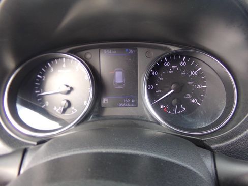 Used 2018 Nissan Rogue SV w/ Premium Package image 26