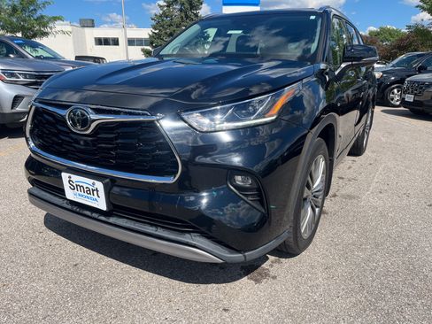 Used 2021 Toyota Highlander Platinum AWD/4WD image 2
