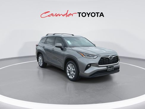New 2026 Toyota Highlander Limited AWD/4WD image 2