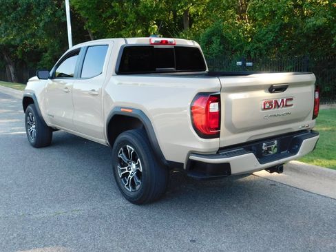 Used 2023 GMC Canyon AT4 w/ AT4 Premium Package AWD/4WD image 3