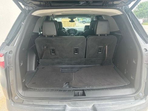 Used 2018 Chevrolet Traverse RS FWD image 13