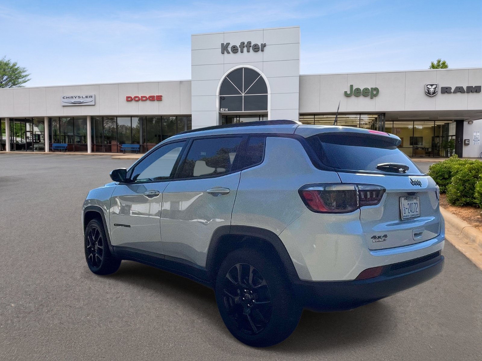 Used 2026 Jeep Compass Latitude AWD/4WD image 4