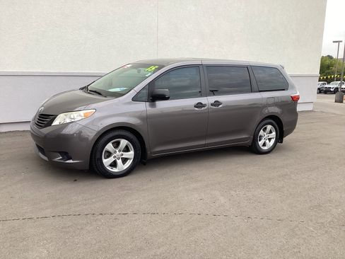 Used 2015 Toyota Sienna L image 24