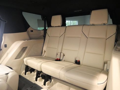 Used 2023 Cadillac Escalade Premium Luxury AWD/4WD image 27