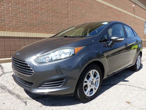 Used 2015 Ford Fiesta SE w/ Comfort Package FWD image 7