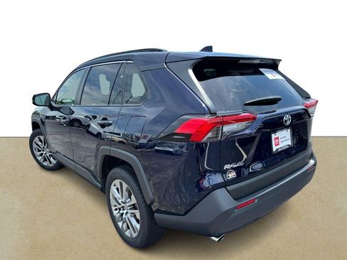 Used 2022 Toyota RAV4 XLE Premium AWD/4WD image 6