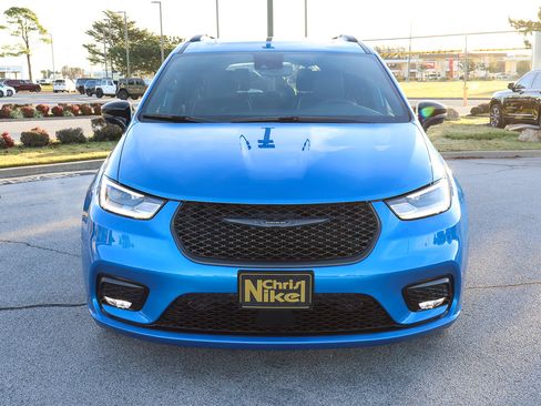 New 2026 Chrysler Pacifica Limited w/ S Appearance Package image 3