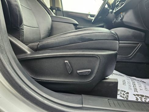 Used 2020 Ford Escape Titanium image 27