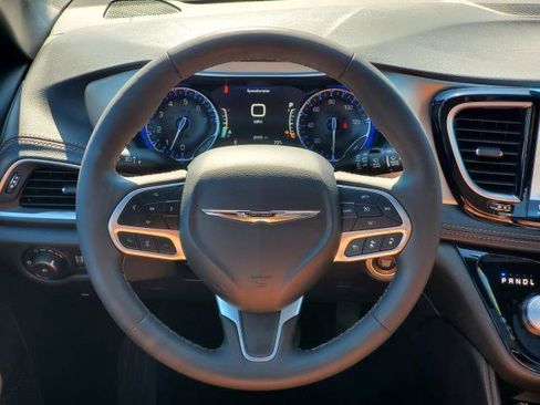 Used 2024 Chrysler Pacifica Pinnacle AWD/4WD image 26