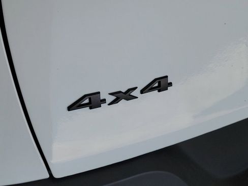 Used 2017 Jeep Cherokee Trailhawk image 9