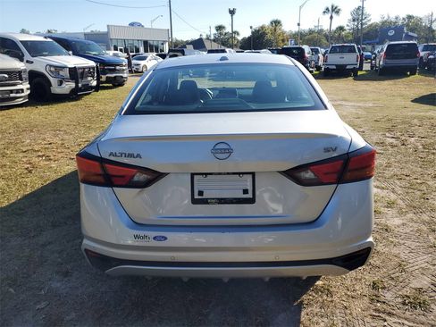 Used 2024 Nissan Altima 2.5 SV image 9